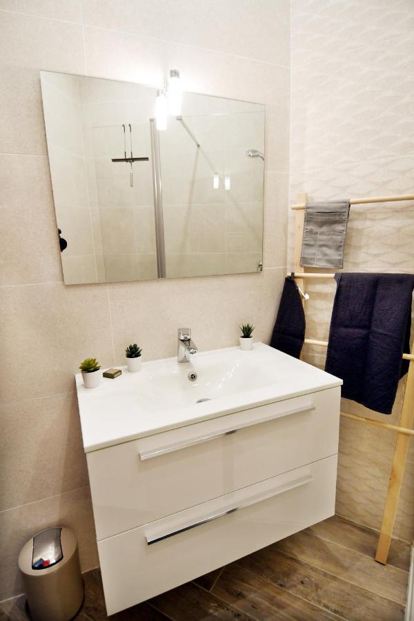 Le Jardin Du Port Apartment Nice Bagian luar foto
